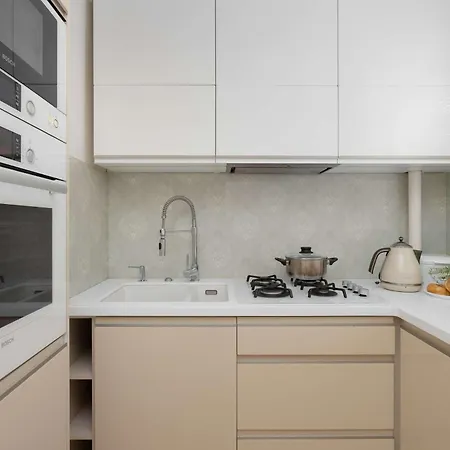 Cozy And Family Close To The Metro In By Renters * Варшава