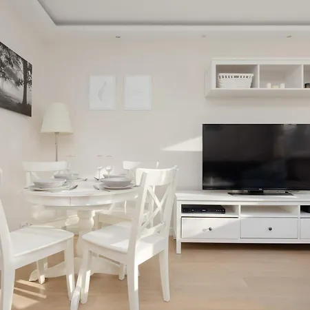 Cozy And Family Close To The Metro In By Renters Varsovie