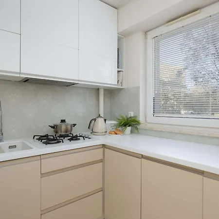 Апартаменты Cozy And Family Close To The Metro In By Renters Варшава