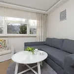 דירה Cozy And Family Close To The Metro In By Renters ורשה